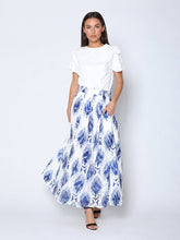 Load image into Gallery viewer, Flower Applique Solid Color T-Shirt
