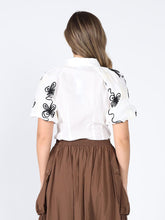 Load image into Gallery viewer, Flower stitch puffed sleeve shirt
