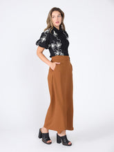 Load image into Gallery viewer, Flower stitch puffed sleeve shirt
