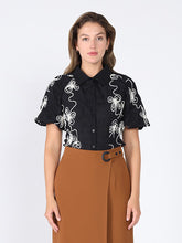 Load image into Gallery viewer, Flower stitch puffed sleeve shirt
