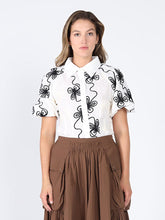Load image into Gallery viewer, Flower stitch puffed sleeve shirt
