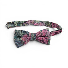 Load image into Gallery viewer, Foyer Floral - Men's Pre-tied Bow Tie
