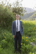 Load image into Gallery viewer, Foyer Floral Men's Tie
