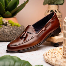 Load image into Gallery viewer, 15-586-CGN FRANCO Italian Calfskin Tassel Loafer Cognac
