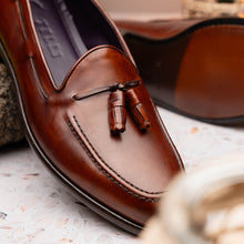 Load image into Gallery viewer, 15-586-CGN FRANCO Italian Calfskin Tassel Loafer Cognac
