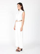 Load image into Gallery viewer, Front Button Open-Bottom Hem Sleeveless Top

