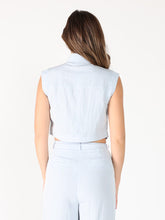 Load image into Gallery viewer, Front Button Open-Bottom Hem Sleeveless Top
