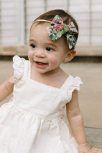 Load image into Gallery viewer, Gran's House Petite Hair Bow
