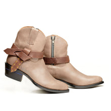 Load image into Gallery viewer, Boot Knot
