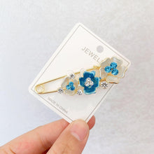 Load image into Gallery viewer, High-end Safety Pins For Women Flower Pin Crystal Rhinestones Safety Pins Woman Jewelry Accessories Hijab Scarf Clip Buckles
