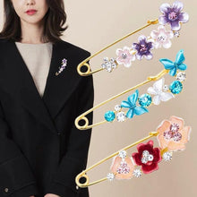 Load image into Gallery viewer, High-end Safety Pins For Women Flower Pin Crystal Rhinestones Safety Pins Woman Jewelry Accessories Hijab Scarf Clip Buckles
