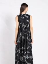 Load image into Gallery viewer, High-Low Sleeveless Printed Shirt
