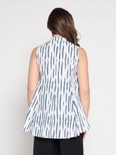 Load image into Gallery viewer, High low sleeveless printed top
