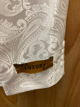 Load image into Gallery viewer, Luxury White Paisley Print 2-Button Modern Fit Blazer
