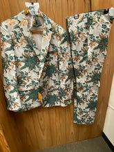 Load image into Gallery viewer, Luxury Hunter Green/Gold Floral 2-Piece Modern Fit Suit
