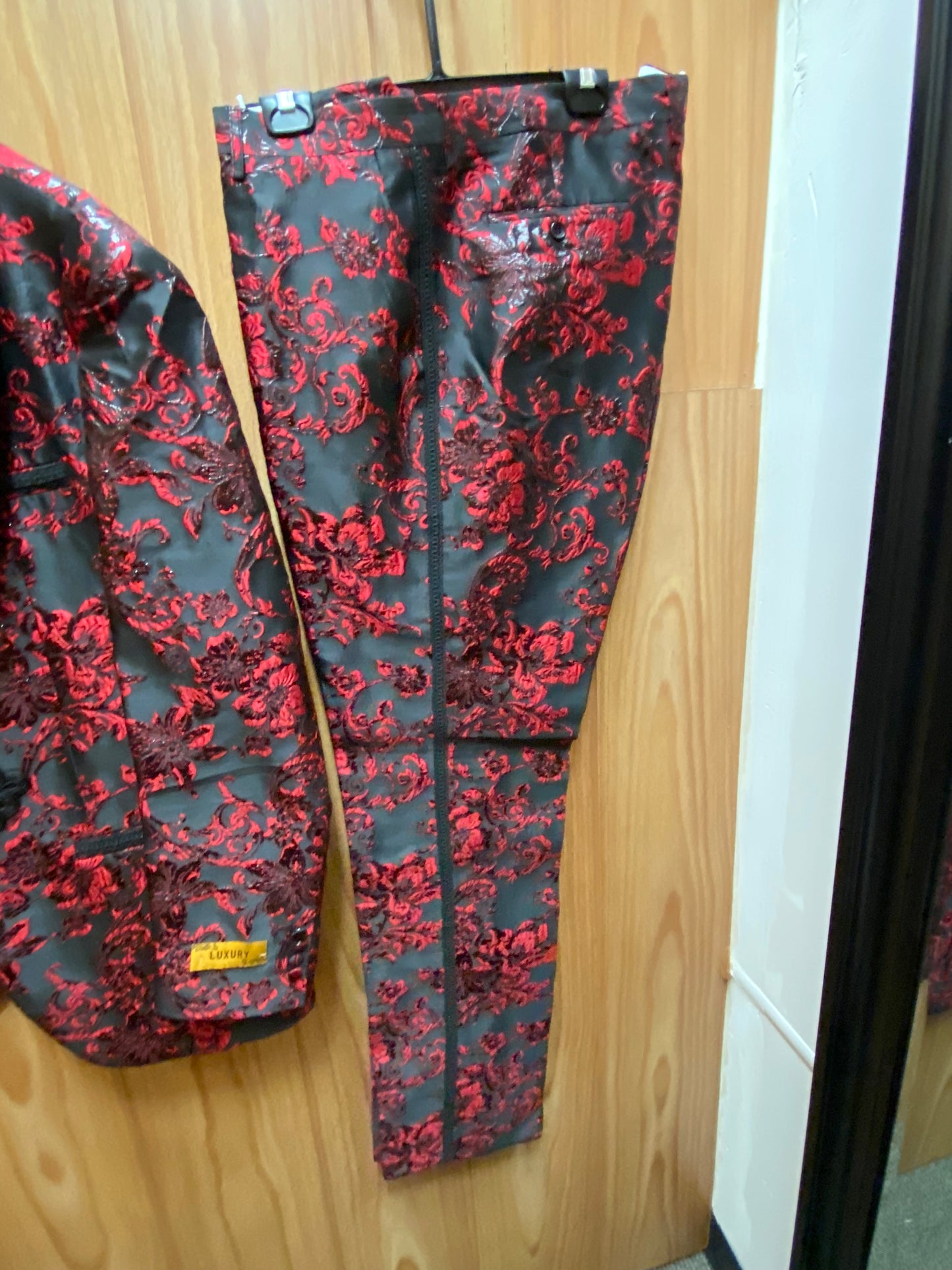 Luxury Red/Black Floral 2-Piece Modern Fit Suit