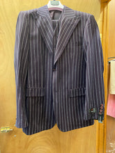 Load image into Gallery viewer, Vitali M1532-NP-PK Wine Stripe 3-Piece Modern Fit Suit

