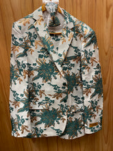 Load image into Gallery viewer, Luxury Hunter Green/Gold Floral 2-Piece Modern Fit Suit

