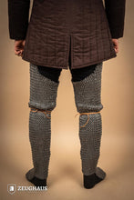 Load image into Gallery viewer, Chainmail Chausses Flatring Wedge Riveted 9mm Steel Oiled
