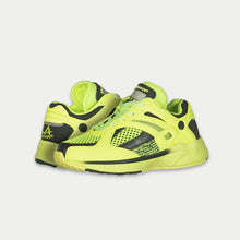 Load image into Gallery viewer, LA Gear Kids Catapult Light-Up x Glow Lowtop | Neon Yellow x Black
