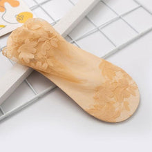 Load image into Gallery viewer, Leaves Patterned Lace Invisible Thin Short Lace Boat Socks Hollow Non-slip Shallow Socks For Women
