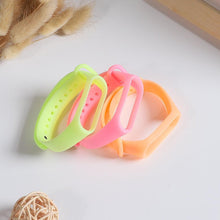Load image into Gallery viewer, Luminous Glowing Silicone Wrist Strap For Smart Watch Bands Replacement Bracelet Soft Silicone Watch Strap Glow-in-Night Safety And Children Anti-Scratch Protective Watch Bands
