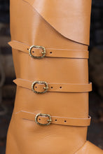 Load image into Gallery viewer, Medieval Boots Ernest Light Brown
