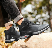 Load image into Gallery viewer, Men's Warm Boots Plush Snow Boots Outdoor Non-Slip Hiking Boots High Top Waterproof Sports Men's Winter Boots Snow Boots Warm Lined Non Slip Leather Shoes
