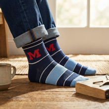 Load image into Gallery viewer, Navy Powder Stripe M Dress Socks
