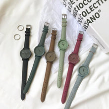 Load image into Gallery viewer, Vintage Leather Simple Women Watches Fashion Quartz Watch Wristwatches Retro Casual Watches Brown Leather Classic Analog Quartz Fashion Simple Ladies Quartz Watches
