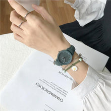 Load image into Gallery viewer, Vintage Leather Simple Women Watches Fashion Quartz Watch Wristwatches Retro Casual Watches Brown Leather Classic Analog Quartz Fashion Simple Ladies Quartz Watches
