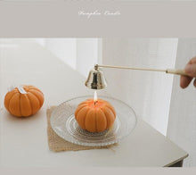 Load image into Gallery viewer, Pumpkin Candle Creative Handmade Aromatherapy Candle Pumpkin Candle Fall Candle Gift Set For Women Aromatherapy Candle Gift For Halloween Decorations Candle Photo Home Restaurant Hotel Decoration

