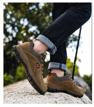 Load image into Gallery viewer, Winter Couple Outdoor Hiking Shoes Winter Warm Men's Shoe Lightweight Non-Slip Sneakers Low Top Walking Shoes For Outdoor Trailing Walking Climbing Running Shoes For Cold Weather

