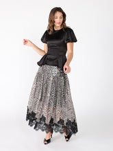 Load image into Gallery viewer, Puffed Sleeve Ruffle Bottom Crew Neck Top
