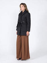 Load image into Gallery viewer, Quilted Lightweight front open belt Jackets
