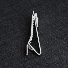 Load image into Gallery viewer, Retro Playing Cards Tie Clip Vintage Elegant Tie Clip Man Clips Unique Business Cufflinks Wedding Tie Clips For Anniversary Business Meeting And Daily Life
