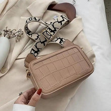Load image into Gallery viewer, Retro Waist Bag PU Leather Fanny Pack Purse Leather with Gold Chain Strap Stylish Waist Pack Women Belt Bag Multifunctional Chest Bag
