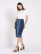 Load image into Gallery viewer, Round Neck Lace &amp; Pocket T-Shirt
