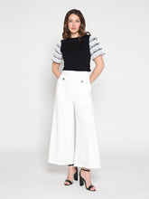 Load image into Gallery viewer, Round Neckline Tiered Short Sleeve Top
