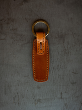 Load image into Gallery viewer, Rover Key Ring - Bourbon Horween Shell Cordovan
