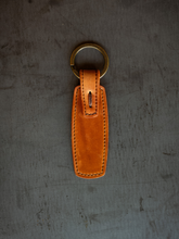 Load image into Gallery viewer, Rover Key Ring - Natural Horween Shell Cordovan
