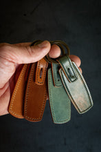 Load image into Gallery viewer, Rover Key Ring - Marbled Black Horween Shell Cordovan
