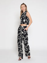 Load image into Gallery viewer, Sleeveless embroidered button down vest
