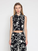 Load image into Gallery viewer, Sleeveless embroidered button down vest
