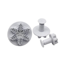 Load image into Gallery viewer, Snowflake Fondant Cake Decorating Tools Sugarcraft Cutter Mold Cake Decorating Baking Tools Kitchen Accessories 3Pcs/Set Snowflake Cookie Cutter Set Cake Decorating Mold Fondant Winter Theme Molds
