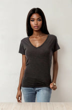 Load image into Gallery viewer, Wonder V-Neck 8650
