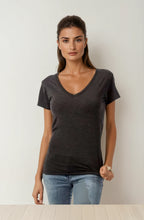 Load image into Gallery viewer, Wonder V-Neck 8650
