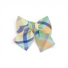Load image into Gallery viewer, Spring Weave - Petite Hair Bow
