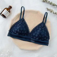 Load image into Gallery viewer, Stunning Hot Look Women's Lace Bra No Steel Ring Beauty Back comfor Wrapped Chest Comfortable Daisy Brassiere Stretch Triangle Cup Padded Underwear 1/2Pcs
