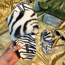 Load image into Gallery viewer, Summer Black White Leopard Print Fur Slippers For Women's Outer Wear Flat Bottom Slippers Women's Plush Faux Fur Fuzzy Slide On Open Toe Slipper With Memory Foam
